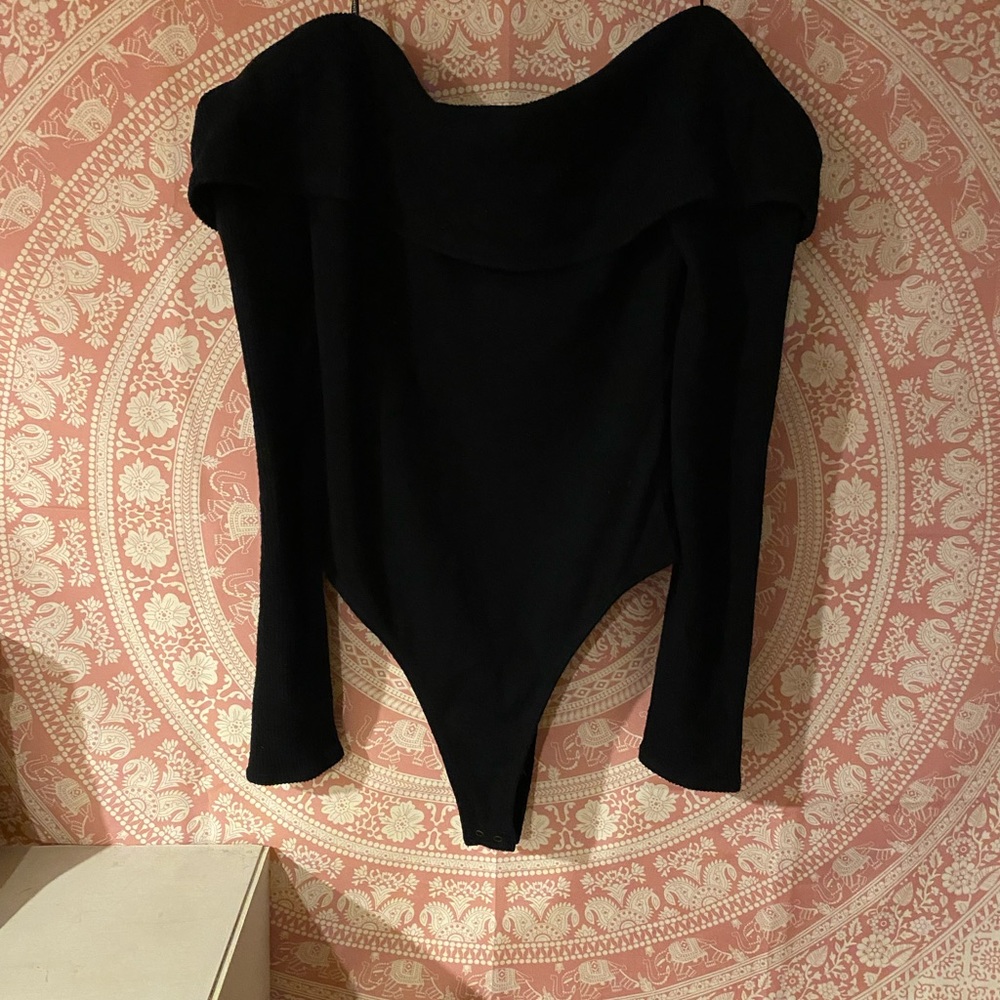 Forever 21 Off the shoulder- Long sleeve bodysuit